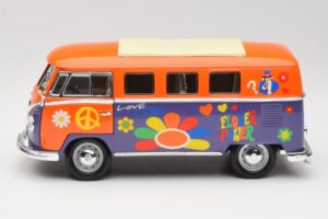 Volkswagen Microbus T1 Flower Power Road Signature 1:18 92329 Métal Moulé — image 4 sur 8