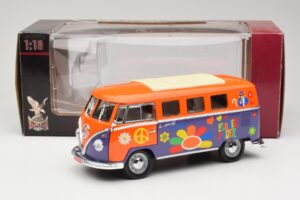 Volkswagen Microbus T1 Flower Power Road Signature 1:18 92329 Métal Moulé — image 8 sur 8