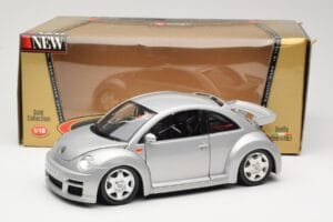 Volkswagen New Beetle RSi Argent Bburago 1:18 3306 Métal Moulé — image 8 sur 8