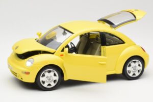 Volkswagen New Beetle Jaune Bburago 1:18 BEETLE001 Métal Moulé — image 2 sur 8