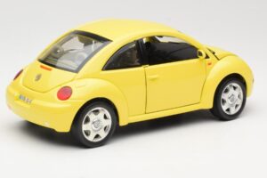 Volkswagen New Beetle Jaune Bburago 1:18 BEETLE001 Métal Moulé — image 3 sur 8