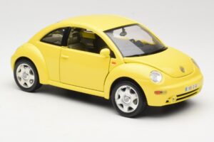 Volkswagen New Beetle Jaune Bburago 1:18 BEETLE001 Métal Moulé — image 6 sur 8