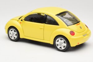 Volkswagen New Beetle Jaune Bburago 1:18 BEETLE001 Métal Moulé — image 7 sur 8