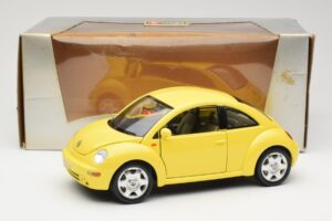 Volkswagen New Beetle Jaune Bburago 1:18 BEETLE001 Métal Moulé — image 8 sur 8