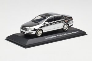 Volkswagen Passat B6 Chrome Silver 10 Years Volkswagen Magazine Minichamps 1:43 PASSAT004 Métal Moulé — image 2 sur 4