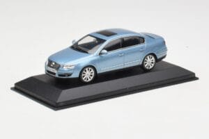 Volkswagen Passat B6 Blue Metallic Minichamps 1:43 PASSAT002 Métal Moulé — image 2 sur 4