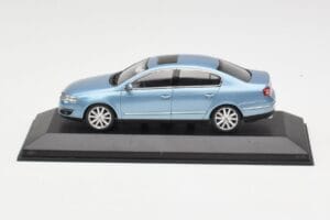 Volkswagen Passat B6 Blue Metallic Minichamps 1:43 PASSAT002 Métal Moulé
