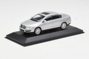 Volkswagen Passat B6 Argent Minichamps 1:43 PASSAT003 Métal Moulé — image 2 sur 4