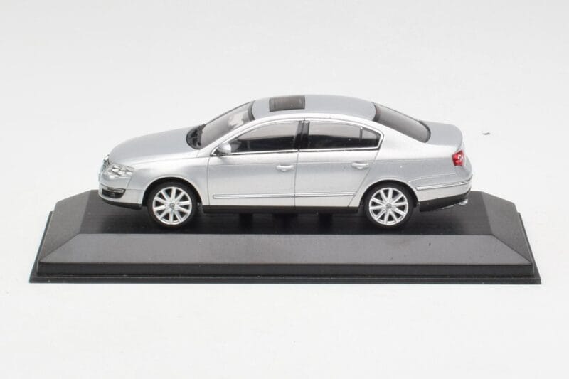 Volkswagen Passat B6 Argent Minichamps 1:43 PASSAT003 Métal Moulé