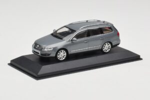 Volkswagen Passat B6 Variant Grey Metallic Minichamps 1:43 PASSAT005 Métal Moulé — image 2 sur 4