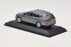 Volkswagen Passat B6 Variant Grey Metallic Minichamps 1:43 PASSAT005 Métal Moulé — image 3 sur 4