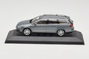 Volkswagen Passat B6 Variant Grey Metallic Minichamps 1:43 PASSAT005 Métal Moulé