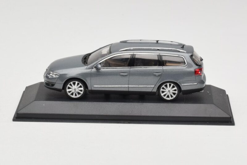 Volkswagen Passat B6 Variant Grey Metallic Minichamps 1:43 PASSAT005 Métal Moulé