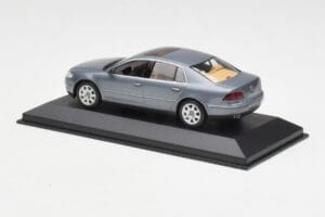 Volkswagen Phaeton 3D Gris Minichamps 1:43 3D0099300GPR7Q Métal Moulé — image 3 sur 4