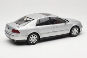 Volkswagen Phaeton D1 Silver Metallic AUTOart 1:18 79742 Métal Moulé — image 3 sur 8