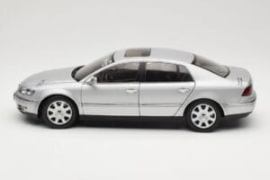Volkswagen Phaeton D1 Silver Metallic AUTOart 1:18 79742 Métal Moulé — image 4 sur 8