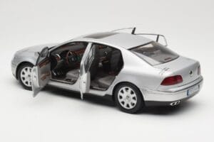 Volkswagen Phaeton D1 Silver Metallic AUTOart 1:18 79742 Métal Moulé — image 5 sur 8