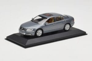Volkswagen Phaeton Light Blue Metallic Minichamps 1:43 VW002 Métal Moulé — image 2 sur 4