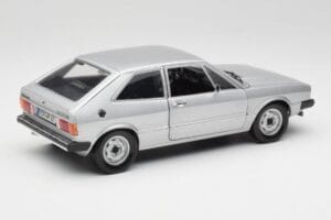 Volkswagen Scirocco GT Mk1 Silver Metallic Revell 1:18 08833 Métal Moulé — image 3 sur 8