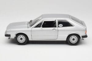 Volkswagen Scirocco GT Mk1 Silver Metallic Revell 1:18 08833 Métal Moulé — image 4 sur 8