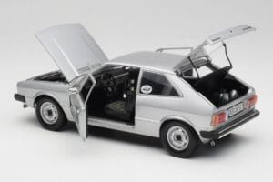 Volkswagen Scirocco GT Mk1 Silver Metallic Revell 1:18 08833 Métal Moulé — image 5 sur 8