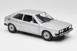 Volkswagen Scirocco GT Mk1 Silver Metallic Revell 1:18 08833 Métal Moulé — image 6 sur 8