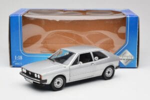 Volkswagen Scirocco GT Mk1 Silver Metallic Revell 1:18 08833 Métal Moulé — image 8 sur 8