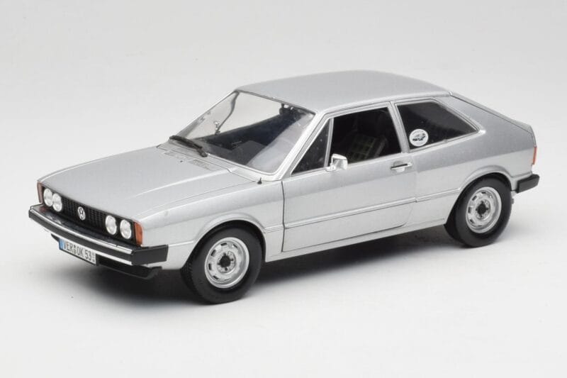 Volkswagen Scirocco GT Mk1 Silver Metallic Revell 1:18 08833 Métal Moulé