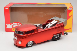 Volkswagen T1 Camionnette Rouge Hot Wheels 1:18 J2895 Métal Moulé — image 8 sur 8
