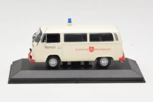 Volkswagen T2 Ambulance Malteser Hilfsdienst Minichamps 1:43 400053092 Métal Moulé