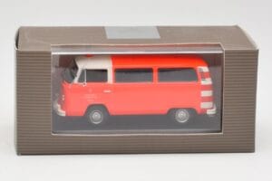 Volkswagen T2 Bus Pompiers Frankfurt Minichamps 1:43 400053091-R Métal Moulé — image 4 sur 4