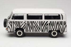 Volkswagen T2a Bus Safari Schuco 1:18 191 Métal Moulé — image 4 sur 8