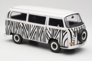 Volkswagen T2a Bus Safari Schuco 1:18 191 Métal Moulé — image 6 sur 8