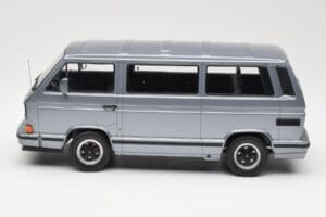 Volkswagen T3 Porsche B32 Minibus Bleu KK-Scale 1:18 KKDC180221 Métal Moulé — image 3 sur 6