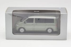 Volkswagen T5 Bus Fresco Green Minichamps 1:43 T5001-B Métal Moulé — image 4 sur 4