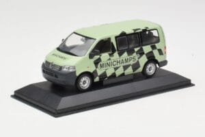 Volkswagen T5 Bus Vert Minichamps 1:43 T5002 Métal Moulé — image 2 sur 4