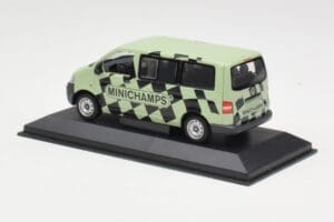 Volkswagen T5 Bus Vert Minichamps 1:43 T5002 Métal Moulé — image 3 sur 4