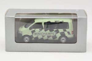 Volkswagen T5 Bus Vert Minichamps 1:43 T5002 Métal Moulé — image 4 sur 4