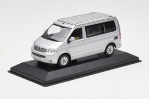 Volkswagen T5 California Argent Minichamps 1:43 7H8099300GPA7W Métal Moulé — image 2 sur 4