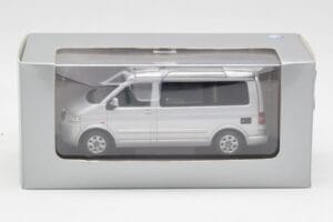 Volkswagen T5 California Argent Minichamps 1:43 7H8099300GPA7W Métal Moulé — image 4 sur 4