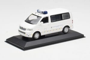 Volkswagen T5 Multivan Bundeswehr Médecin d'Urgence Prototype Minichamps 1:43 400052291-P1 Métal Moulé — image 2 sur 4