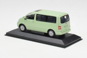 Volkswagen T5 Multivan California Vert Citron Dealer Minichamps 1:43 400052201-D1 Métal Moulé — image 3 sur 4