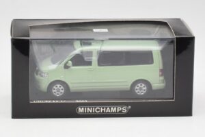 Volkswagen T5 Multivan California Vert Citron Minichamps 1:43 400052201 Métal Moulé — image 4 sur 4