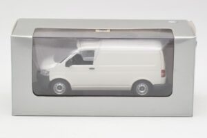 Volkswagen T5 Transporter Blanc Minichamps 1:43 T5002-B Métal Moulé — image 4 sur 4