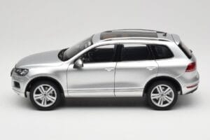 Volkswagen Touareg 7L Silver Metallic Kyosho 1:18 8821CS Métal Moulé — image 4 sur 8