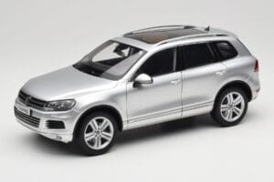 Volkswagen Touareg 7L Silver Metallic Kyosho 1:18 8821CS Métal Moulé