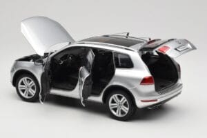 Volkswagen Touareg 7L Silver Metallic Kyosho 1:18 8821CS Métal Moulé — image 5 sur 8