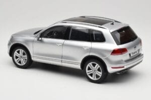 Volkswagen Touareg 7L Silver Metallic Kyosho 1:18 8821CS Métal Moulé — image 7 sur 8
