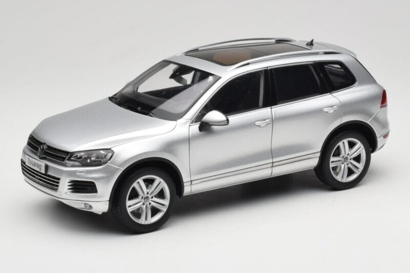 Volkswagen Touareg 7L Silver Metallic Kyosho 1:18 8821CS Métal Moulé
