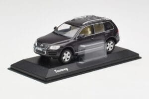 Volkswagen Touareg Gris Minichamps 1:43 TOUAREG001 Métal Moulé — image 2 sur 4